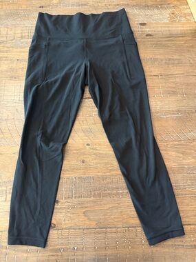 Athleta Women’s Salutation Stash Pocket II 7/8 legging in Black